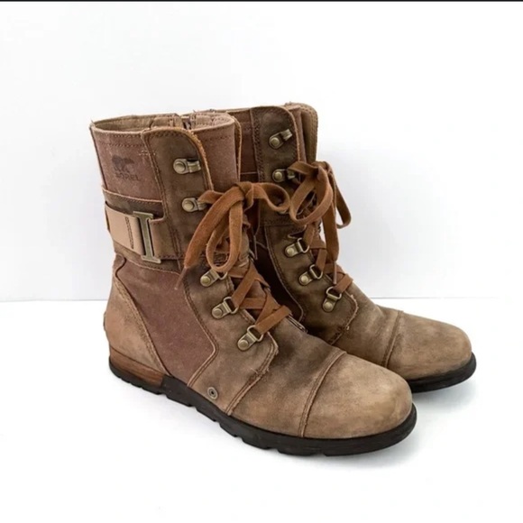 Sorel Shoes - SOREL Women's Major Carly Combat Boots
Size 7.5